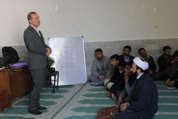 کارگاه توانمندسازی در دبیرستان فاطمه الزهرا(س)