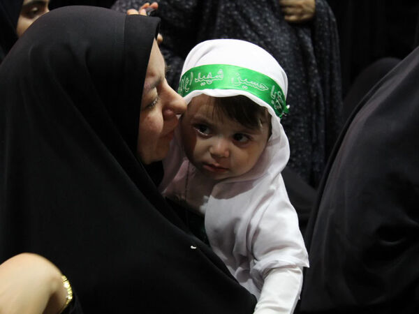 گهواره‌های عاشورایی و لالایی مادران همنوا با کودکان شهید
