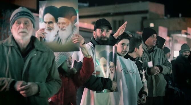 تجدید عهد با خون شهدا؛ «کفن‌پوشان» همدان شبانه بر آرمان‌های انقلاب ایستادند
