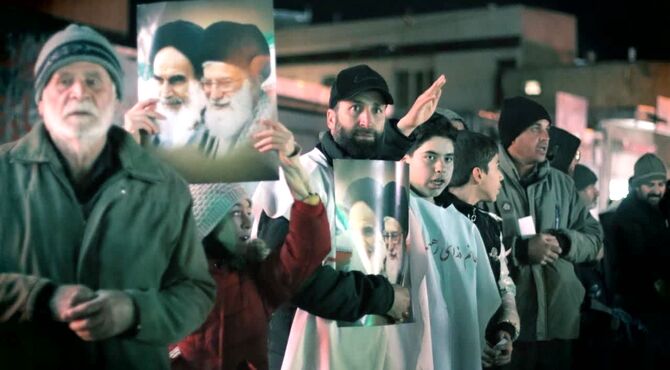 تجدید عهد با خون شهدا؛ «کفن‌پوشان» همدان شبانه بر آرمان‌های انقلاب ایستادند