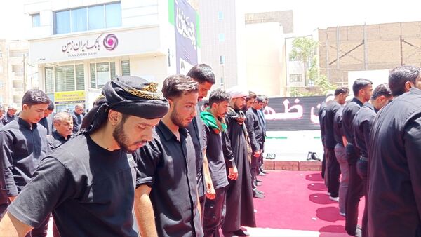 اقامه نماز ظهر عاشورا در کاشمر