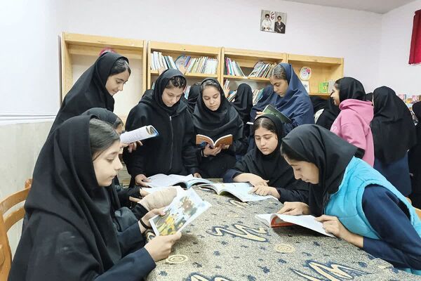 زنگ کتابخوانی در دبیرستان امام علی(ع) ورامین