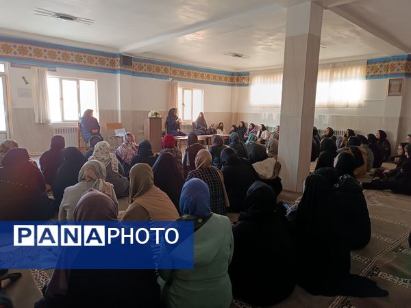 برگزاری جلسه آموزش خانواده در دبیرستان دخترانه نور اردبیل