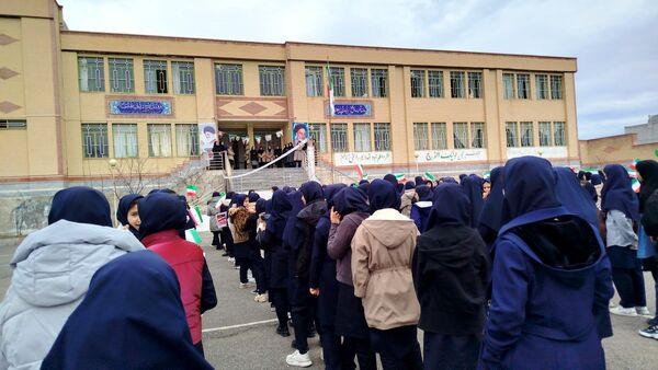 طنین چهل و هفتمین زنگ انقلاب در مدارس شهرستان هوراند