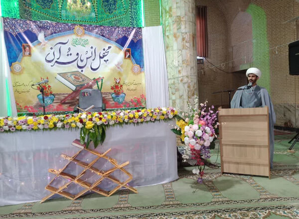  محفل انس با قرآن کریم در شهرستان خاتم 