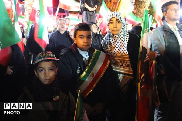 حضور پرشکوه مردم قم در میدان توحید