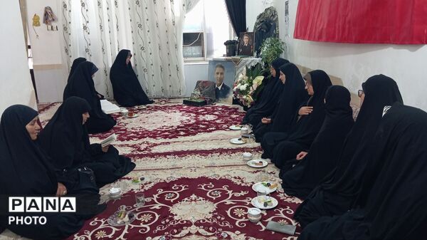 دیدار بانوان بسیجی پایگاه‌های رزق آباد و فرگ با خانواده شهید مرادپور