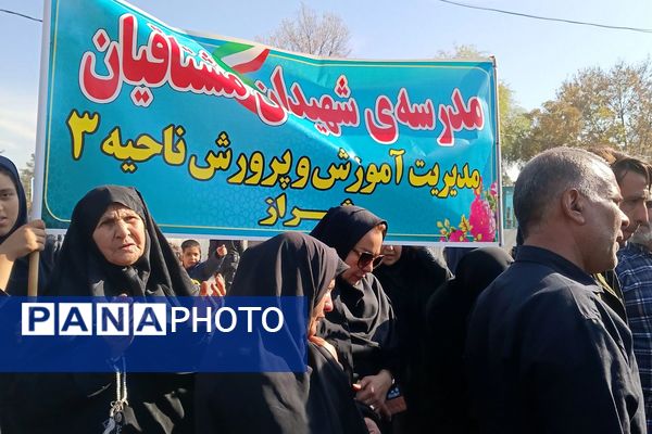 تشییع پیکر مادر شهیدان مشتاقیان در شیراز