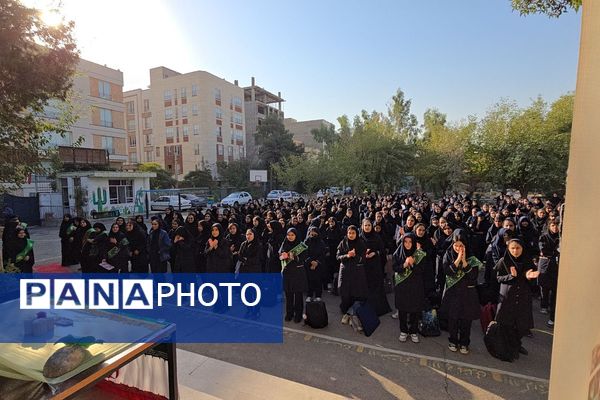 نواختن زنگ امنیت اجتماعی به مناسبت هفته نیروی انتظامی در هنرستان قدس ناحیه دو شهرری 