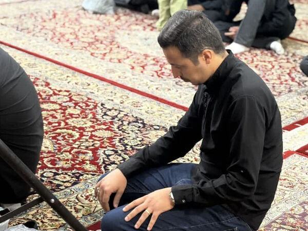 جوانان کاشمری پرچم عزای حسینی را برافراشتند