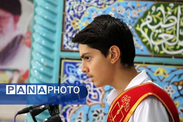 حضور دانش‌آموزان دبیرستان شاهد شهید زیوری پایدار در نماز جمعه اسدآباد 