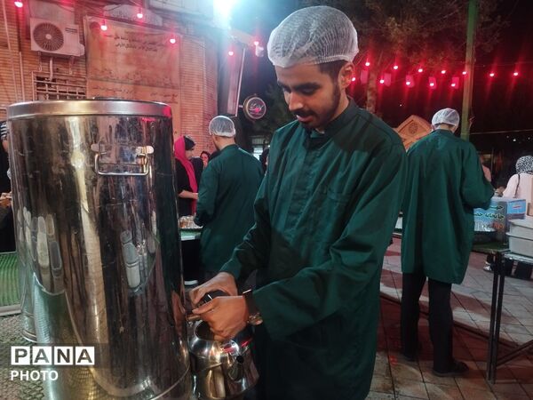 صد و هفتاد و سه شب عطر چای و کرامت؛ «چایخانه حضرت زهرا (س)» همچنان میزبان دل‌های بی‌قرار