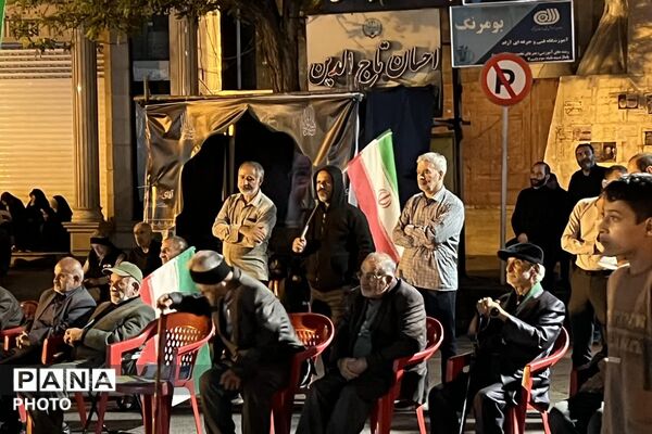 تجلیل از خبرنگاران در طنین تجمعات شبانه