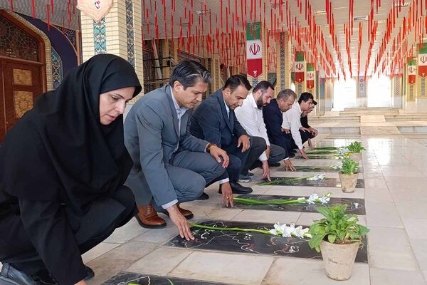 غبارروبی مزار شهدای امامزاده سیدعباس بجنورد به مناسبت روز جهانی سوادآموزی