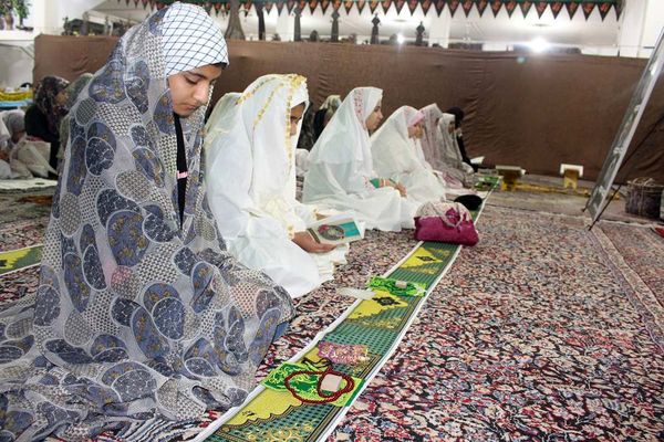 اعتکاف دانش‌آموزی در شهر کرمان