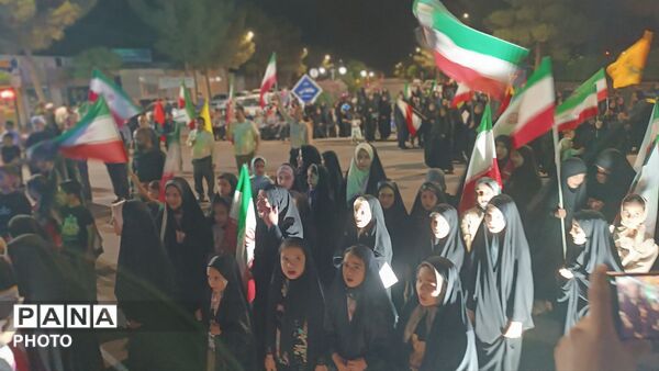  تجمعات مردمی و دانش آموزی شبانه در میدان جهاد رشتخوار