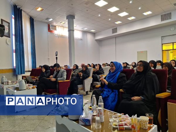 آیین تجلیل پایه گذاران مهر و امید در ناحیه۶ مشهد