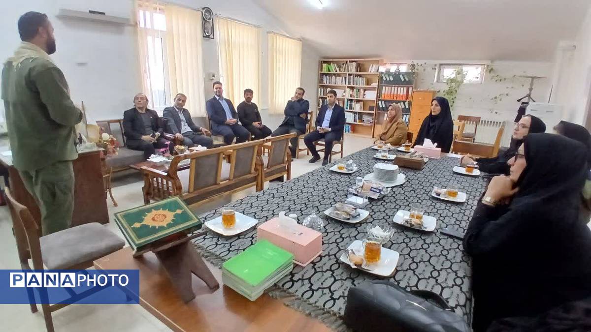 نشست بیان خاطرات و روایات در محمودآباد 