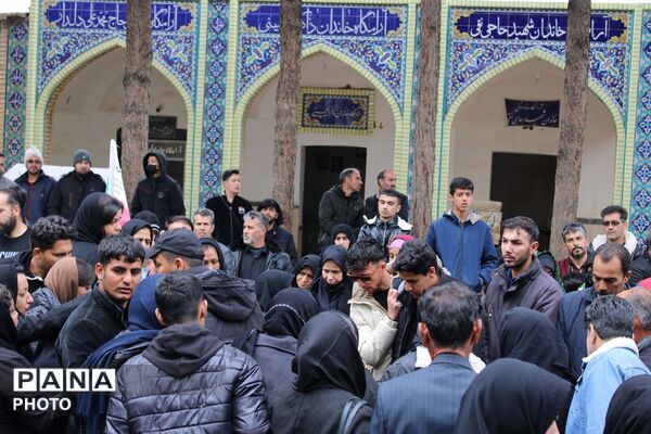 وداع با پیکر مطهر شهید فرشاد بنام در گلزار شهدا نیشابور 