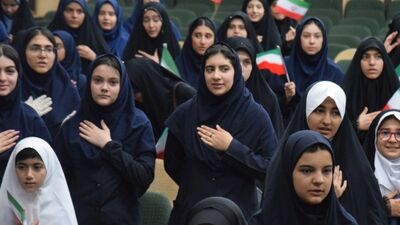 حماسه‌آفرینی دانش آموزان ناحیه یک کرج با اجرای سرود همگانی 