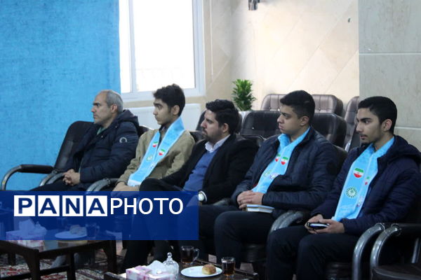 دیدار مربیان و اعضای منتخب سازمان دانش‌آموزی سمنان با نماینده ولی‌فقیه در استان 