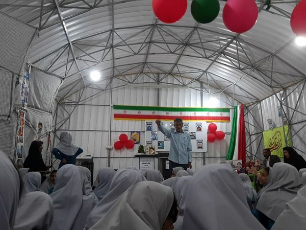 ترویج ارزش‌ها و مفاهیم اسلامی در دبیرستان شاهد شهید مصلحی میناب