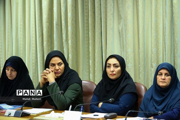 جلسه ستاد عالی تشکیلاتی گسترش و ارتقاء فعالیت های تربیت بدنی و ورزش دانش آموزان دختر کشور