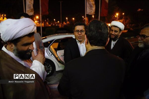 بازدید مدیرعامل سازمان منطقه آزاد کیش و هیئت همراه از دبیرستان پسرانه هوشمند شریف