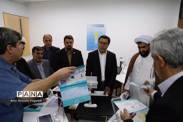 بازدید مدیرعامل سازمان منطقه آزاد کیش و هیئت همراه از دبیرستان پسرانه هوشمند شریف