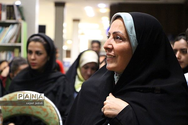 نشست فرهنگی شب شعر و موسیقی در یزد