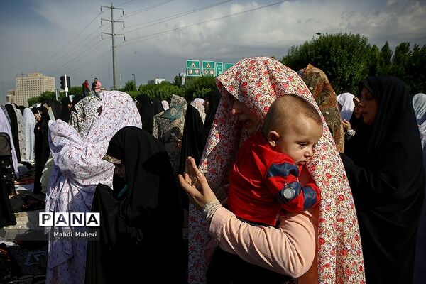 حضور پر شور و فعال دانش آموران پیشتاز در مراسم نماز عید فطر