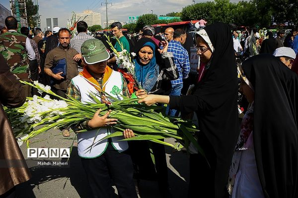 حضور پر شور و فعال دانش آموران پیشتاز در مراسم نماز عید فطر
