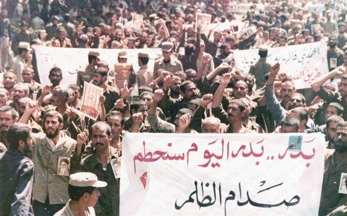 تصویر/ حضور اُسرای عراقی در راهپیمایی روز قدس در دهه ۶۰