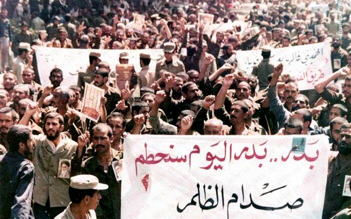 تصویر/ حضور اُسرای عراقی در راهپیمایی روز قدس در دهه ۶۰