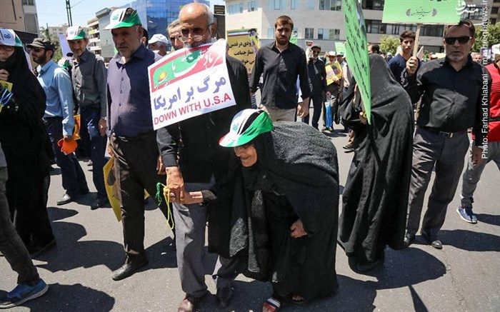 تصویر/ مادربزرگی که برای آزادی قدس به خیابان آمد