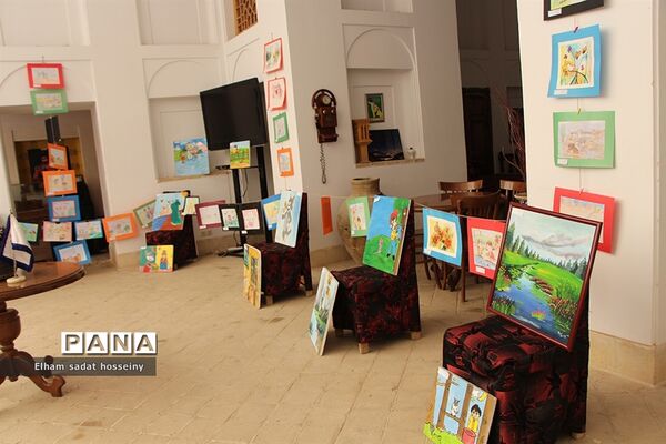 گشایش نمایشگاه نقاشی کودکان مارال در یزد