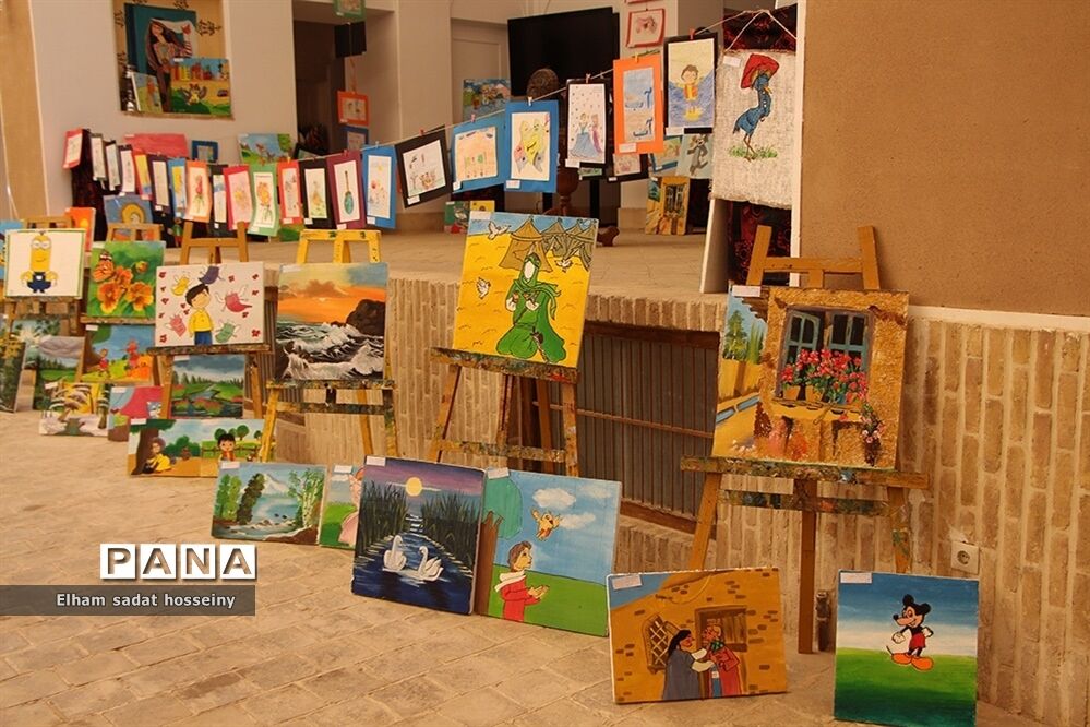 گشایش نمایشگاه نقاشی کودکان مارال در یزد