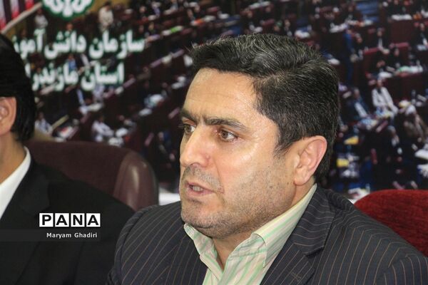 نخستین نشست اعضای دوره جدید شورا و مجلس دانش‌آموزی مازندران