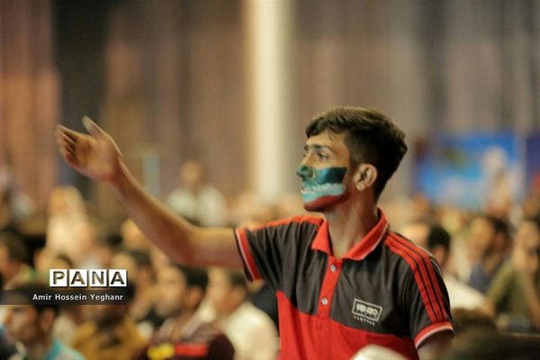 تماشای بازی ایران و اسپانیا در جزیره کیش