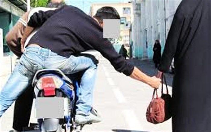 هشدارهای پلیس قم برای  پیشگیری از کیف قاپی