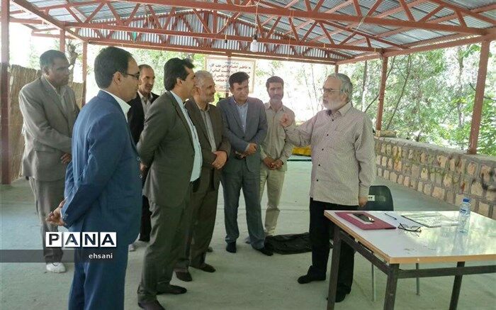 فرماندار بویراحمد و مدیر کل آموزش و پرورش از روند اجرای مسابقات استانی قرآن ،عترت و نماز دانش آموزان بازدید کردند