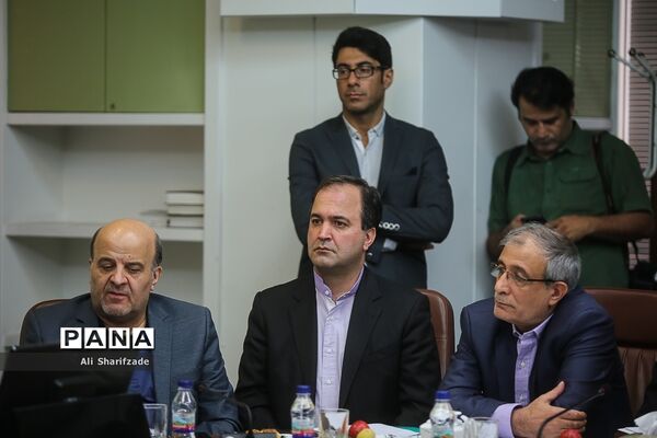 نشست خبری وزیر صنعت،‌ معدن و تجارت