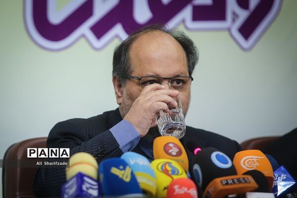 نشست خبری وزیر صنعت،‌ معدن و تجارت