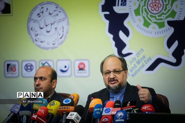 نشست خبری وزیر صنعت،‌ معدن و تجارت