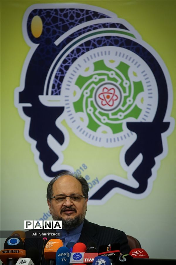 نشست خبری وزیر صنعت،‌ معدن و تجارت