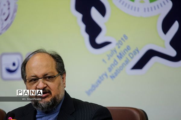 نشست خبری وزیر صنعت،‌ معدن و تجارت