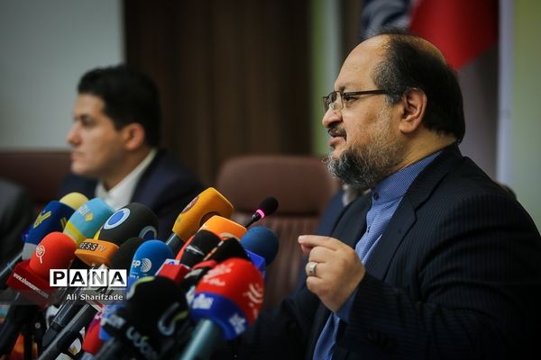 نشست خبری وزیر صنعت،‌ معدن و تجارت