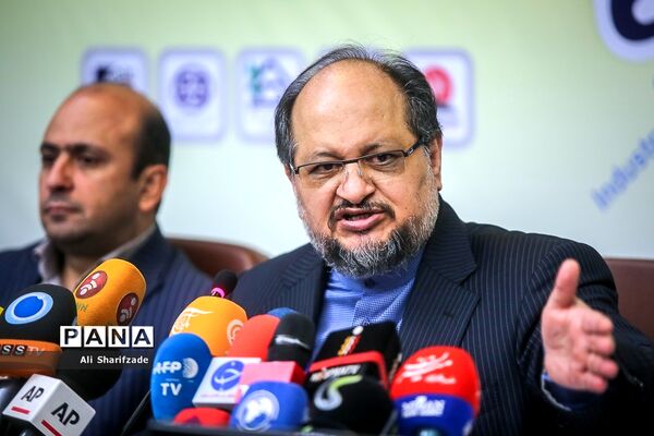 نشست خبری وزیر صنعت،‌ معدن و تجارت