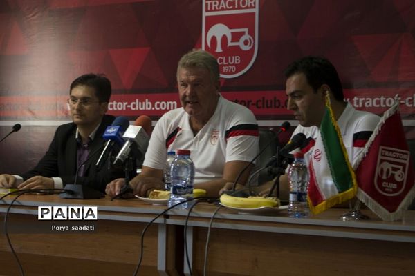 نشست خبری سرمربی جدید تیم فوتبال تراکتورسازی