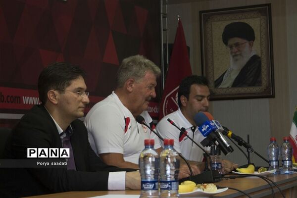 نشست خبری سرمربی جدید تیم فوتبال تراکتورسازی
